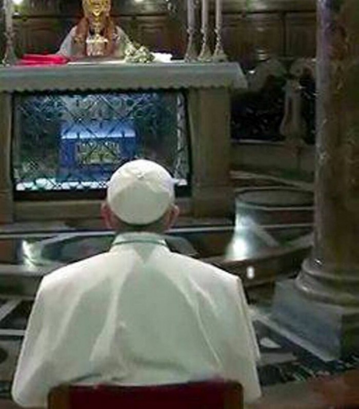 Defunti, Papa Francesco sceglie momento di silenzio al posto dell’Omelia