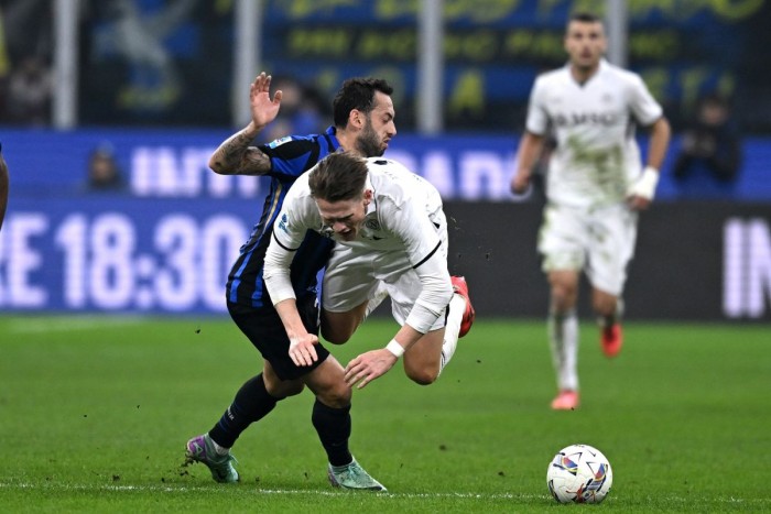 Inter-Napoli 1-1, Calhanoglu risponde a McTominay